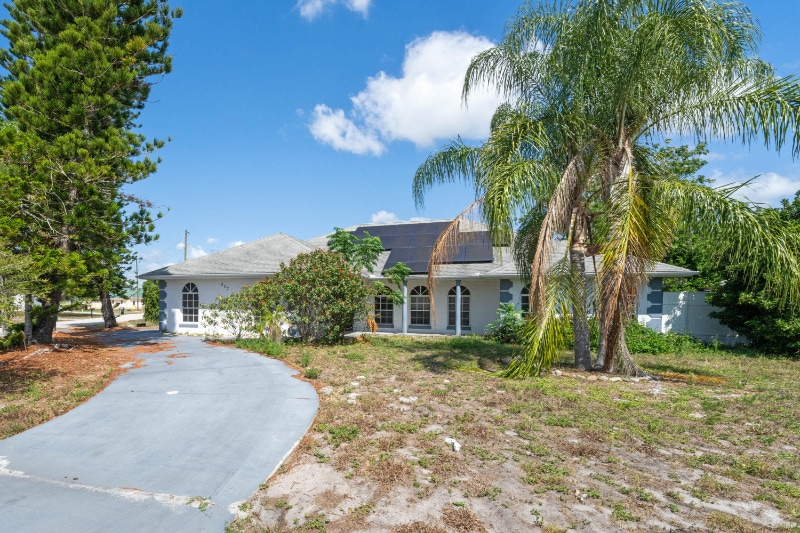 Building Photo - 802 Abbott Ave