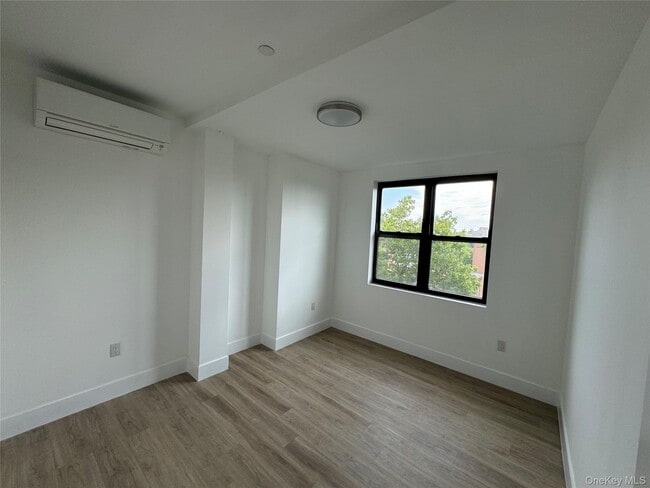 Building Photo - 84-03 Lander St