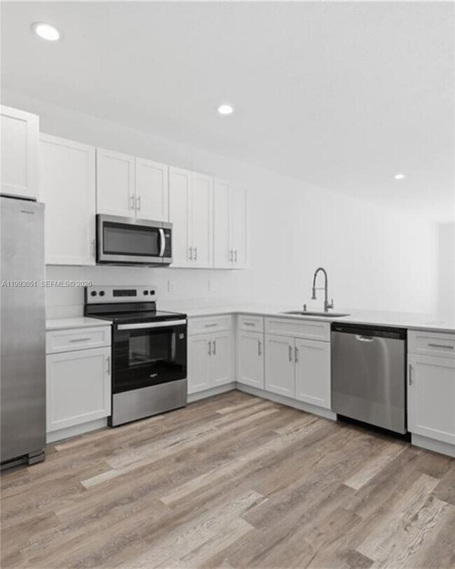 Building Photo - 10087 Amicola St