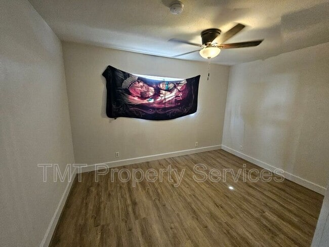 Building Photo - 908 S Sinclair Ave