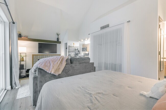 Spacious closet - 515 Donofrio Dr