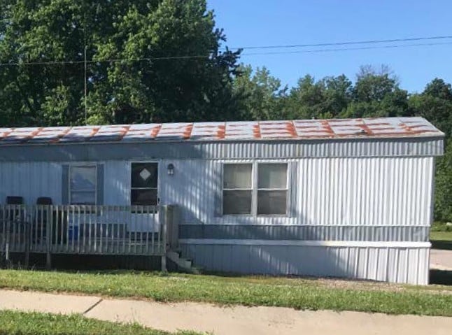 Center Facing - Apache Manor MHC