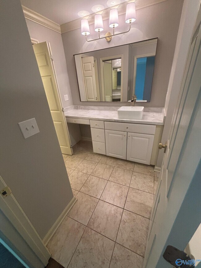 Building Photo - 1308 McClung Ave SE