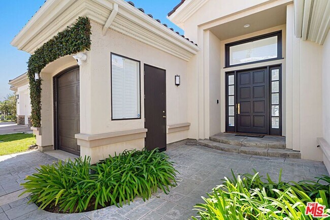 Building Photo - 16646 Cll Brittany