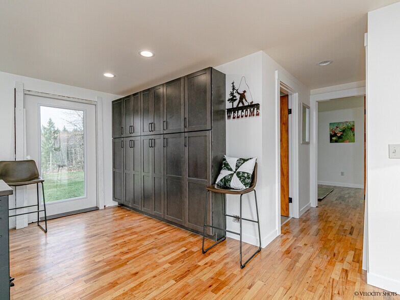 kitchen storage/pantry system - 41441 SE Kitzmiller Road