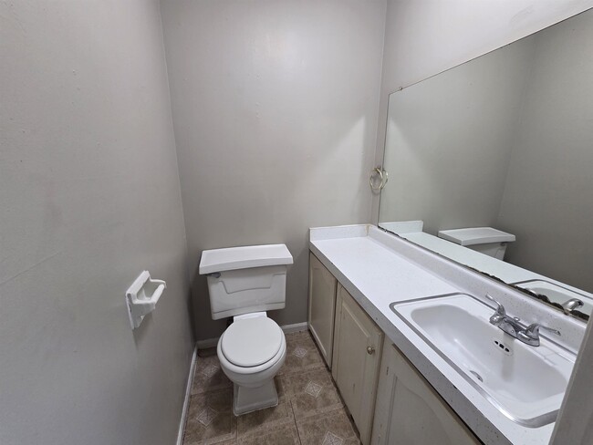 Building Photo - 3021 Ashwood St