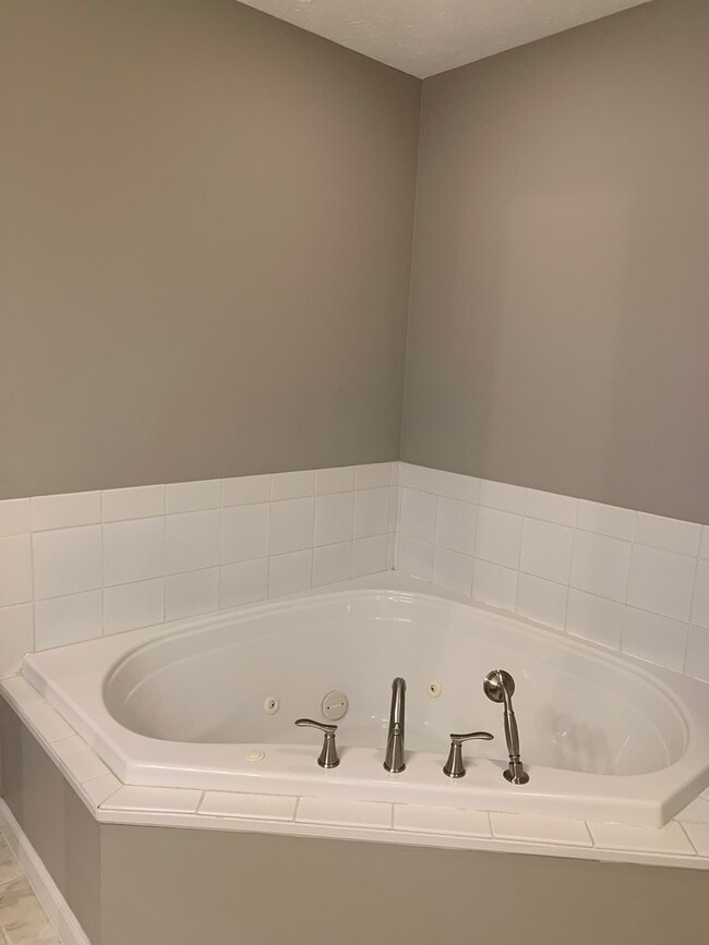 Building Photo - 1116 Doral Dr