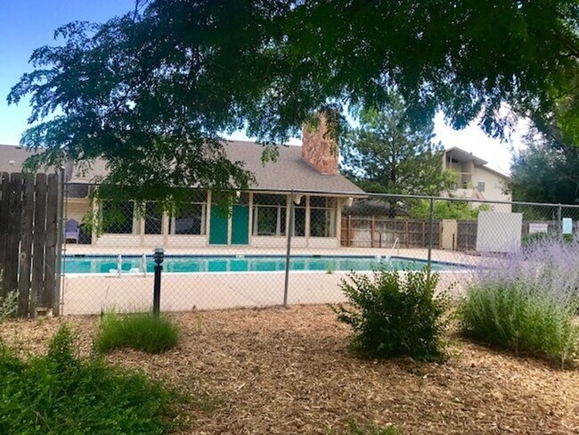 Building Photo - 1705 Heatheridge Rd