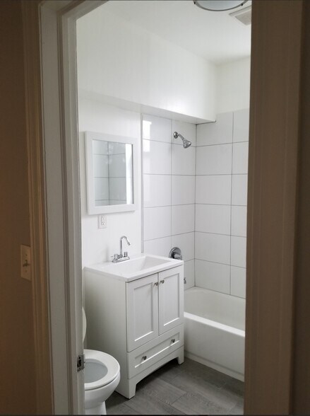 Building Photo - 4644 W Gladys Ave