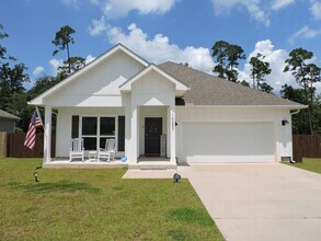 Building Photo - Easy access to shopping, interstate & Navy...