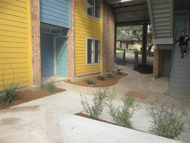 Building Photo - 513 S Park Dr