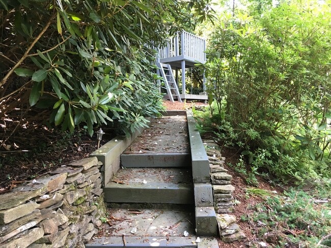 Building Photo - 283 Tanglewood Dr