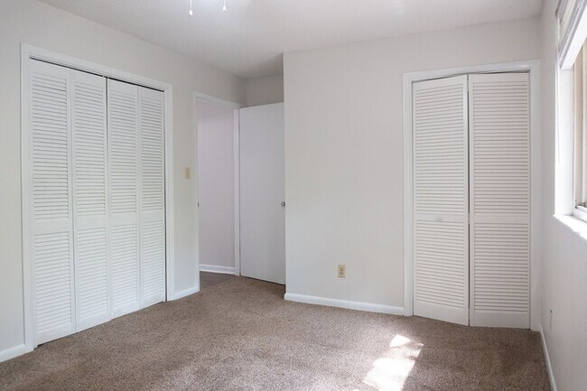 Building Photo - 1409 Lehigh Dr