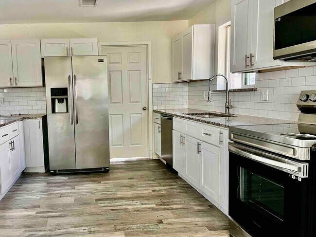 Building Photo - 8106 Mullins Dr