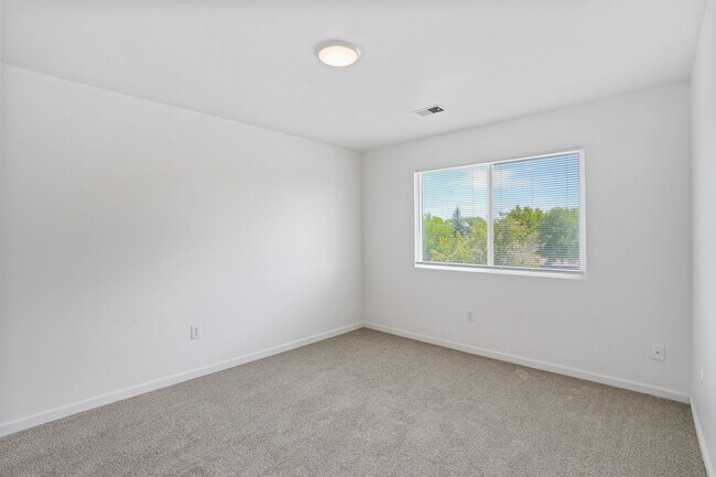 Building Photo - 1328 S Coffman St
