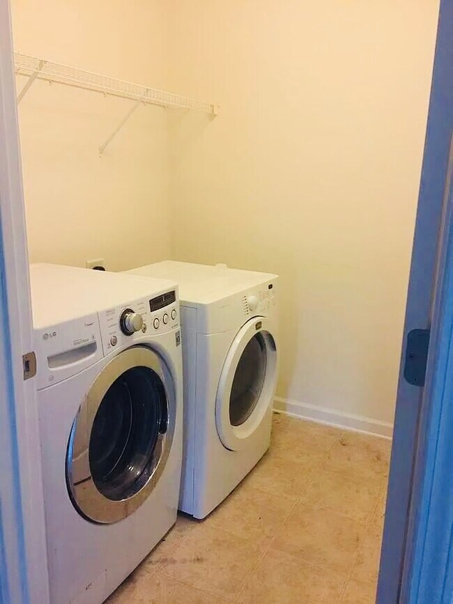 Building Photo - 574 Walkers Ln