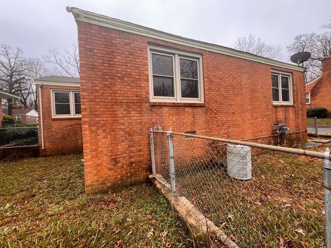 Building Photo - 2224 Fair Park Blvd