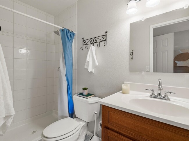 Building Photo - 9264 Mansfield Ave