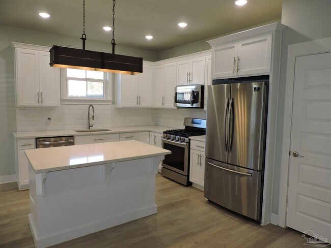 Building Photo - 1058 W Brainerd St