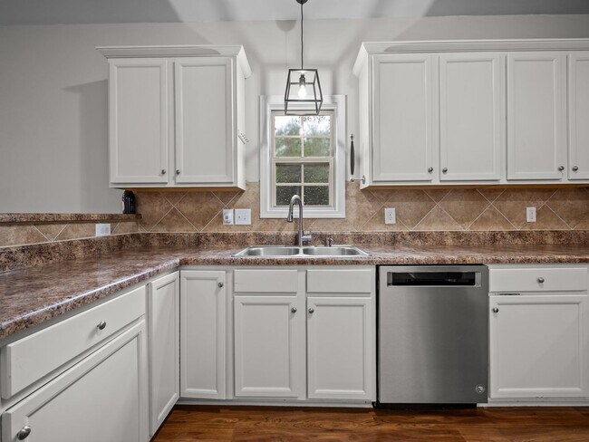 Building Photo - Welcome to Pepperwood Lane!