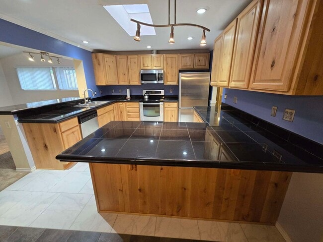 Building Photo - Spacious Home in NE Heights