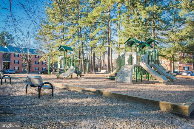Building Photo - 810 College Ln