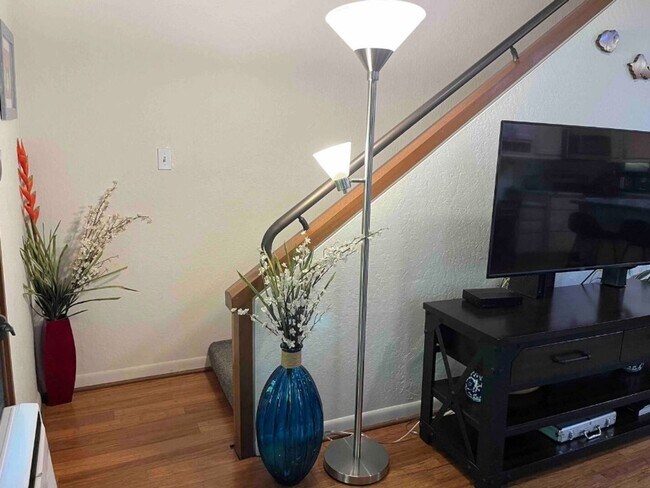 Building Photo - Spacious 2BR/2BA Condo with Garden View – Steps from the Ocean