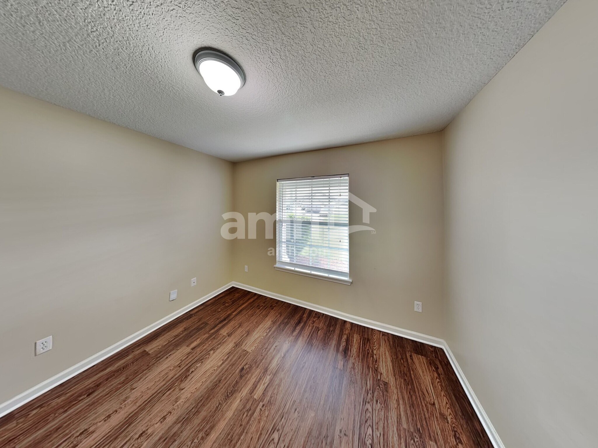 Building Photo - 2533 Royal Pointe Dr
