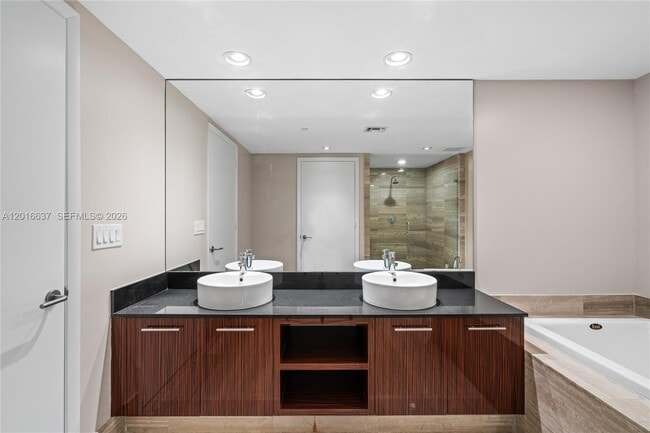 Building Photo - 3951 S Ocean Dr