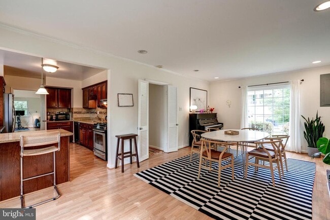 Building Photo - 7525 Cayuga Ave