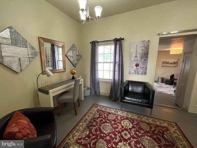 Building Photo - 509 S Market St