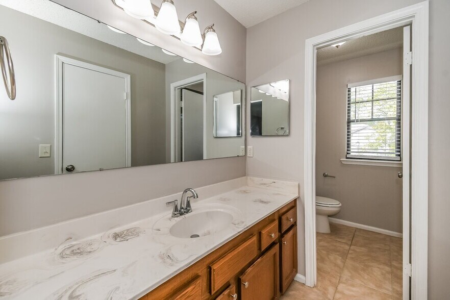 Building Photo - 4030 Laurelwood Dr