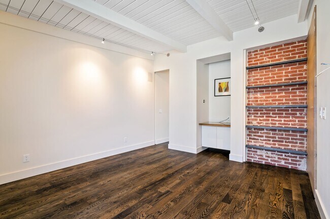 Building Photo - 2/2 with carport - fenced backyard