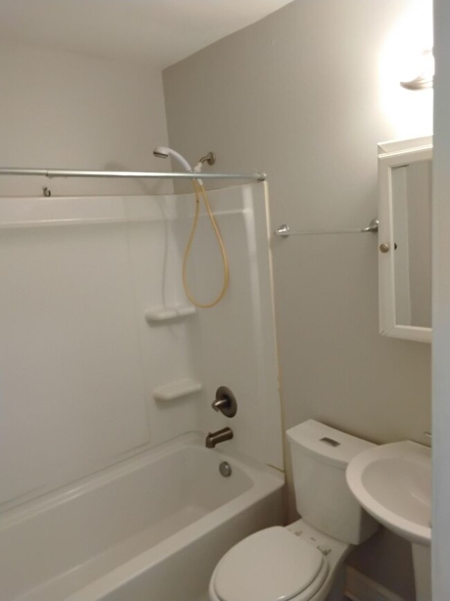 Building Photo - Charming 3-Bedroom Home with Fresh Updates...