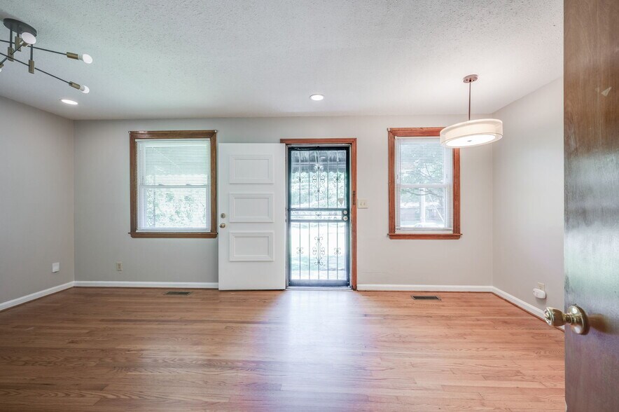 Building Photo - 531 Rosedale Ave