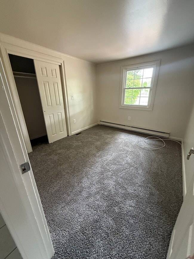 Building Photo - 3 bd / 1.5 bth Single Family Home in Quake...