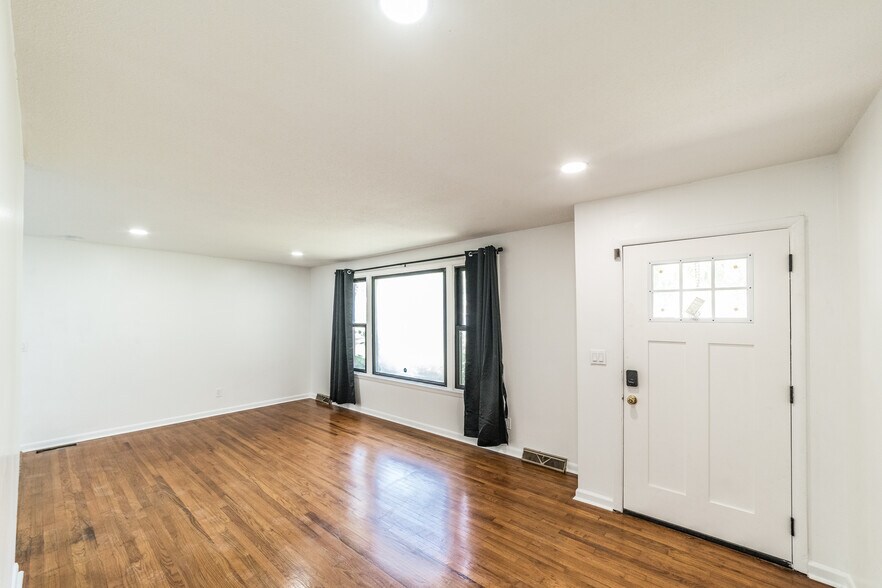 Building Photo - 2401 Stringfield Rd NW