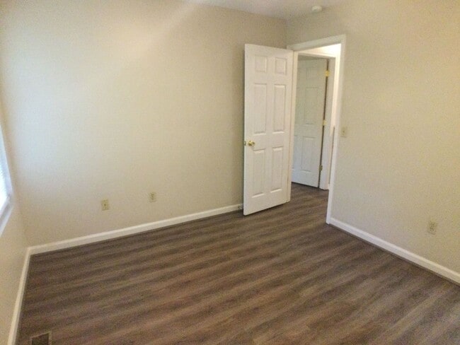 Building Photo - Christiansburg, 3 BR / 2.5 BA Available June 1st