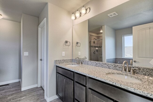 Building Photo - 3 Bedroom 2 1/2 Bath in Northwest Loveland