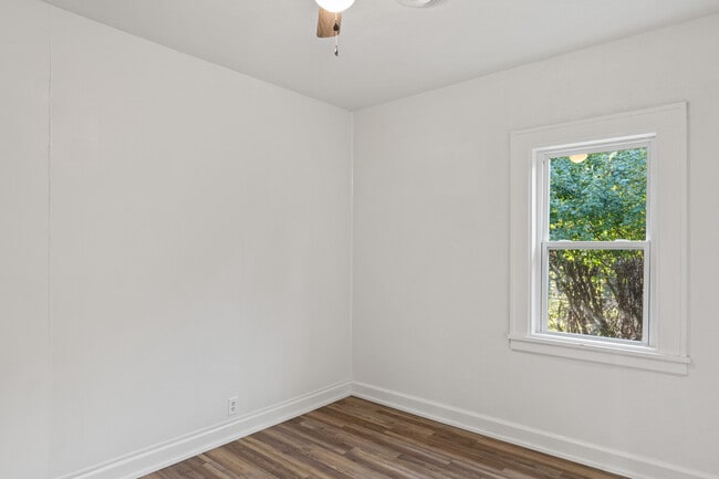 Building Photo - 402 Burlington Ave