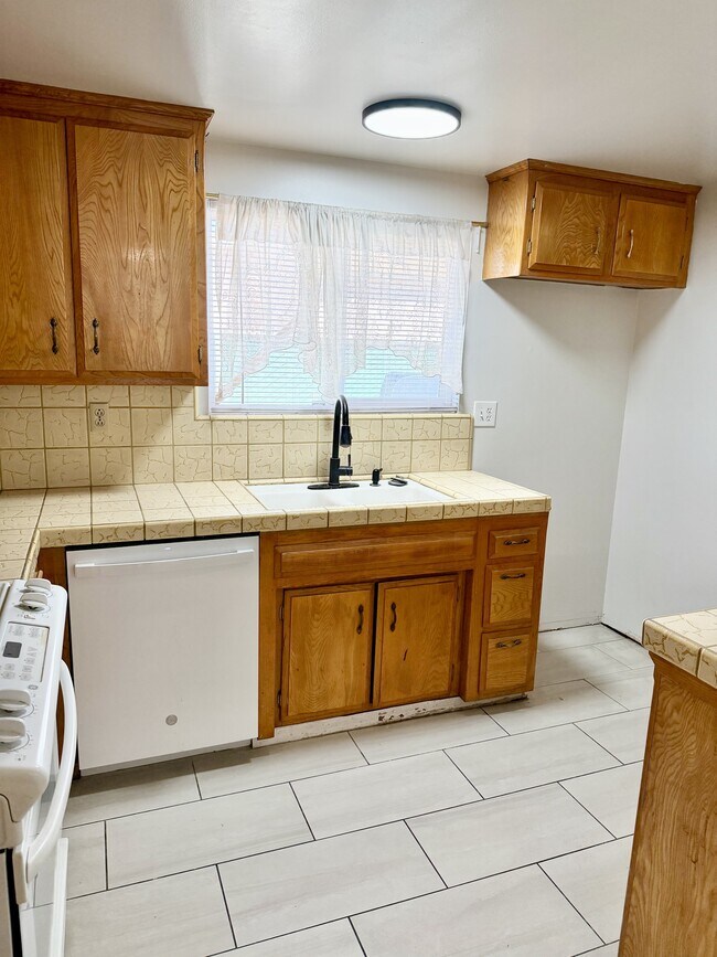 Building Photo - 3636 W Tulare Ave
