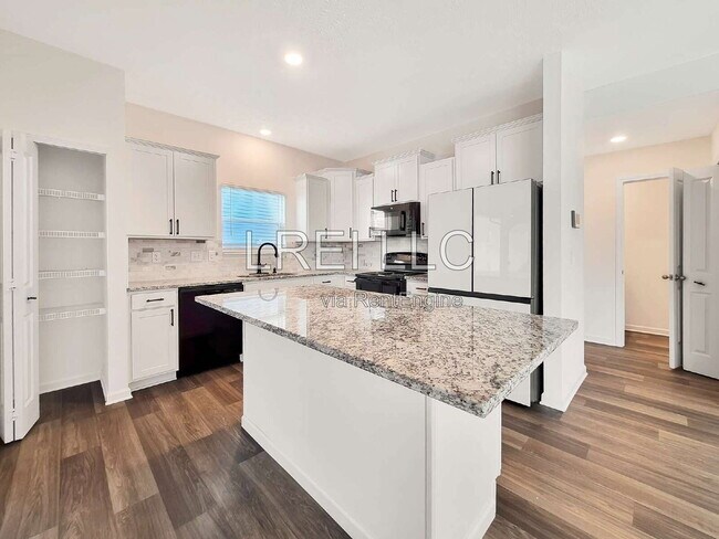 Building Photo - 8810 Warbler Br Wy