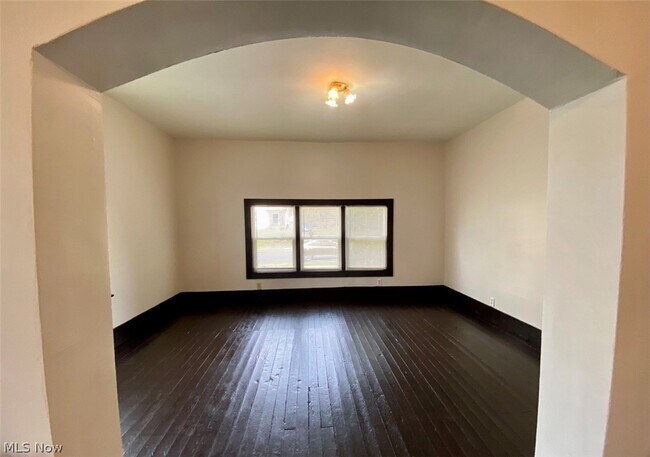 Building Photo - 390 Doyle St