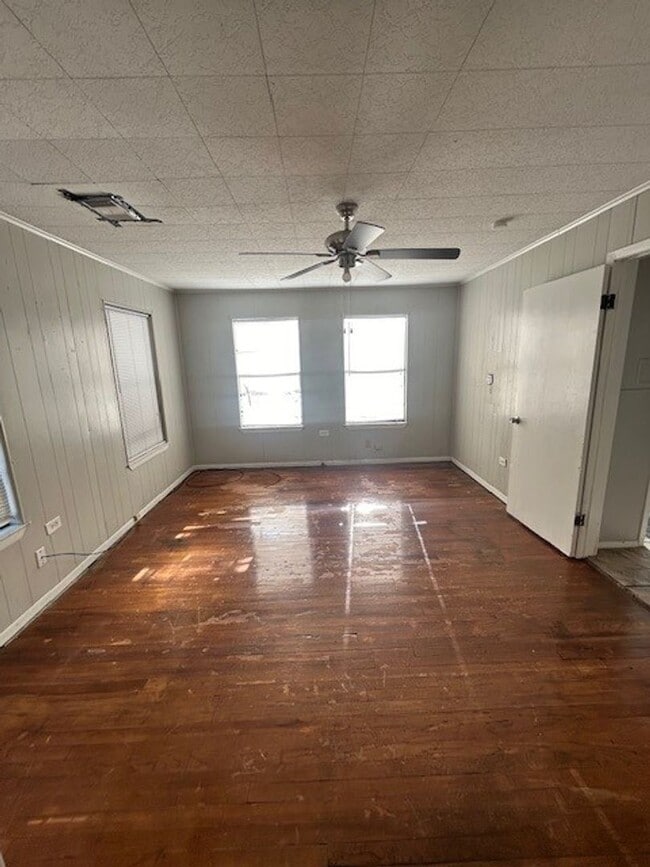 Building Photo - Perfect Family Home