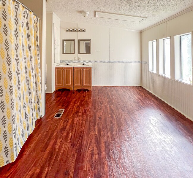 Building Photo - 13063 Kientz Rd