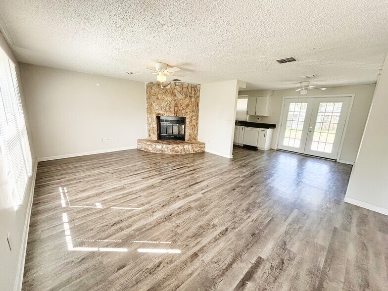 Primary Photo - 2642 Debbie Ct