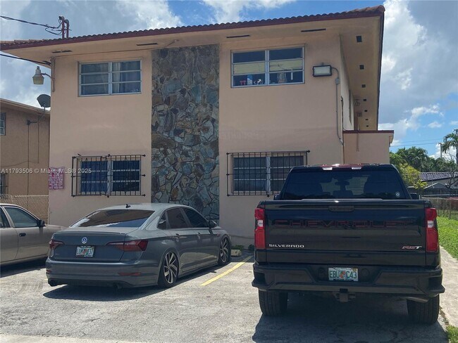 Building Photo - 1836 NW 22nd Ct