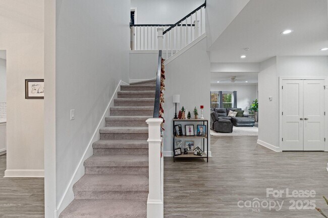 Building Photo - 122 Rutan Ct