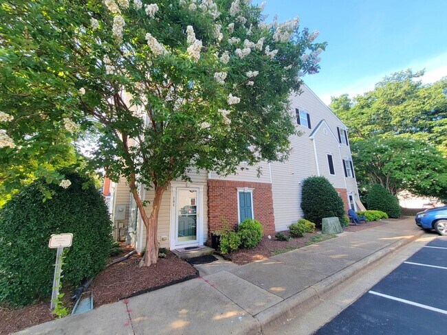 Building Photo - 2611 Ivory Run Way