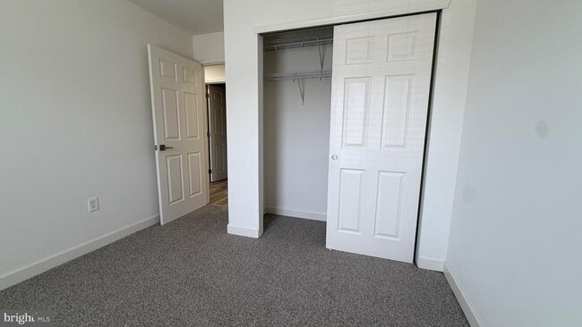 Building Photo - 70 Sequoia Dr